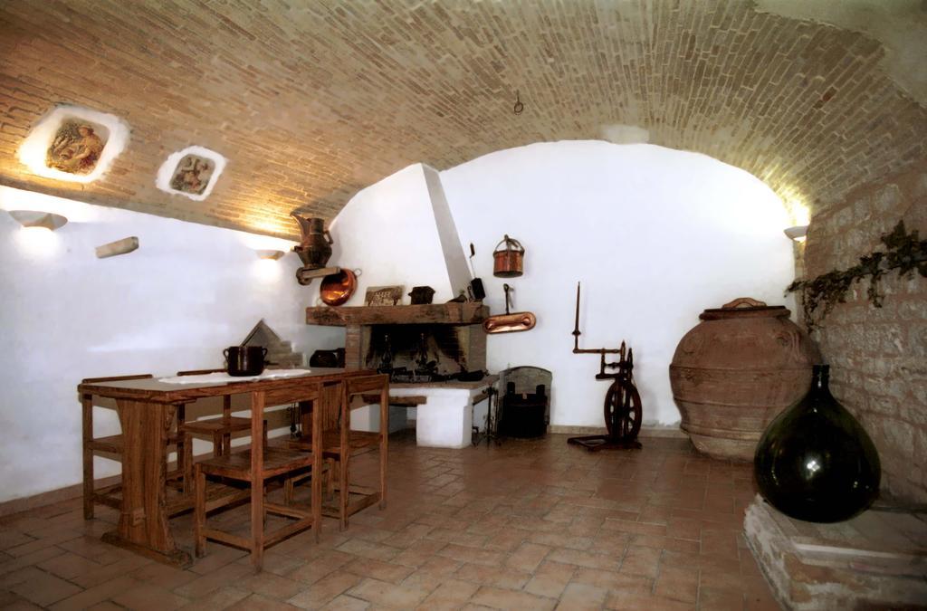 Agriturismo Antico Frantoio Foligno Exterior foto